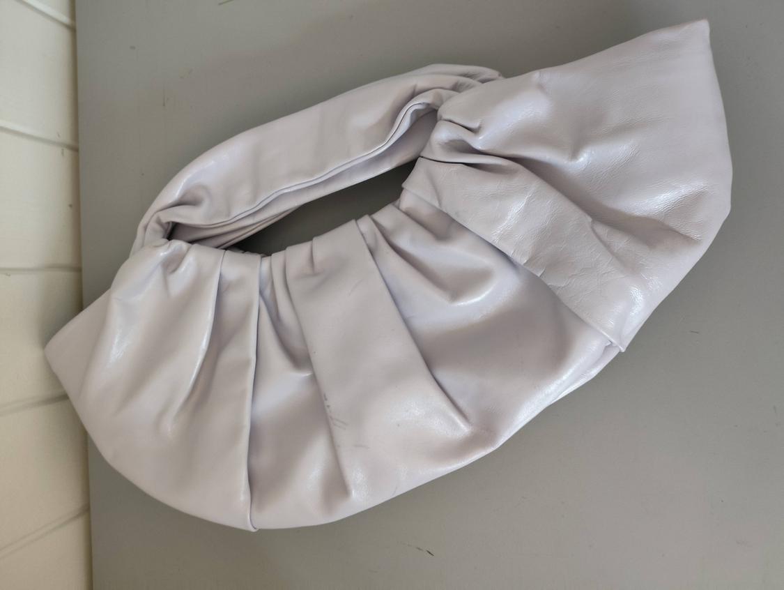 LEATHER BUCKET HANDBAG - Image 3