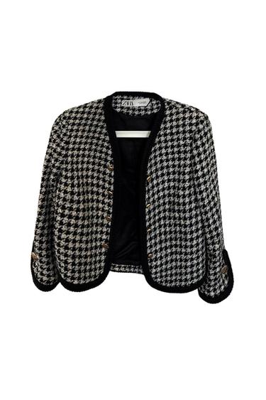 BLAZER CORTITA EN BLANCO Y NEGRO DE PATA DE GALLO CON BOTONES DORADOS