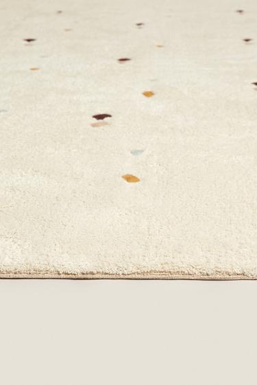 Zaras FLERFÄRGAD MATTA MED BRODERADE ROMBER FÖR BARNRUMMET - Benvit