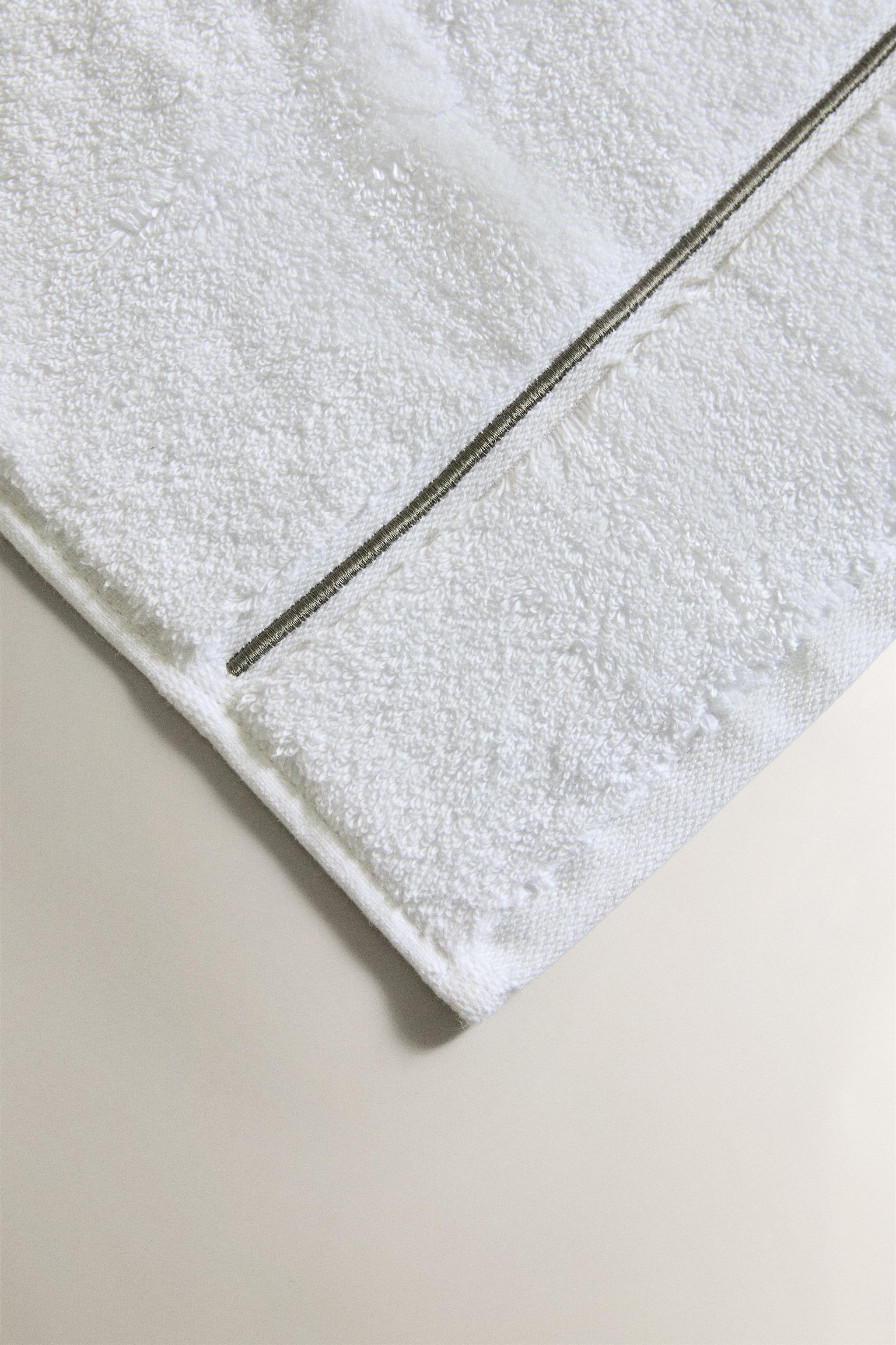 EMBROIDERED TRIM BATH TOWEL