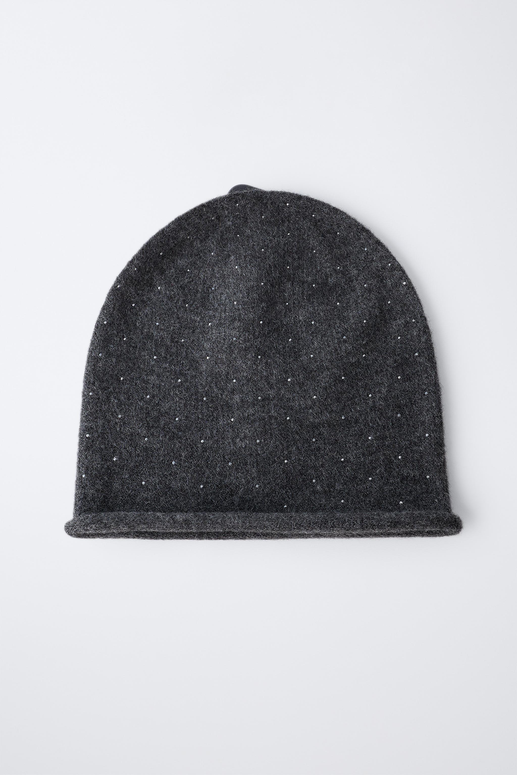 BONNET EN MAILLE AVEC BRILLANTS