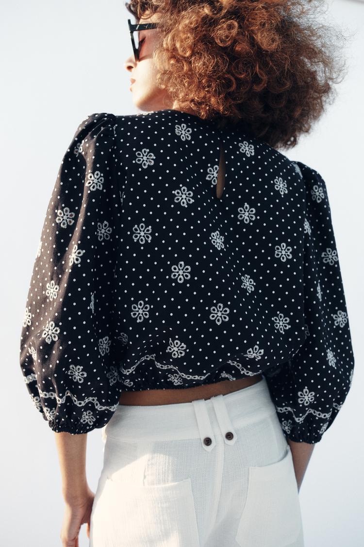 Blusa con bordado calado y lunares 4