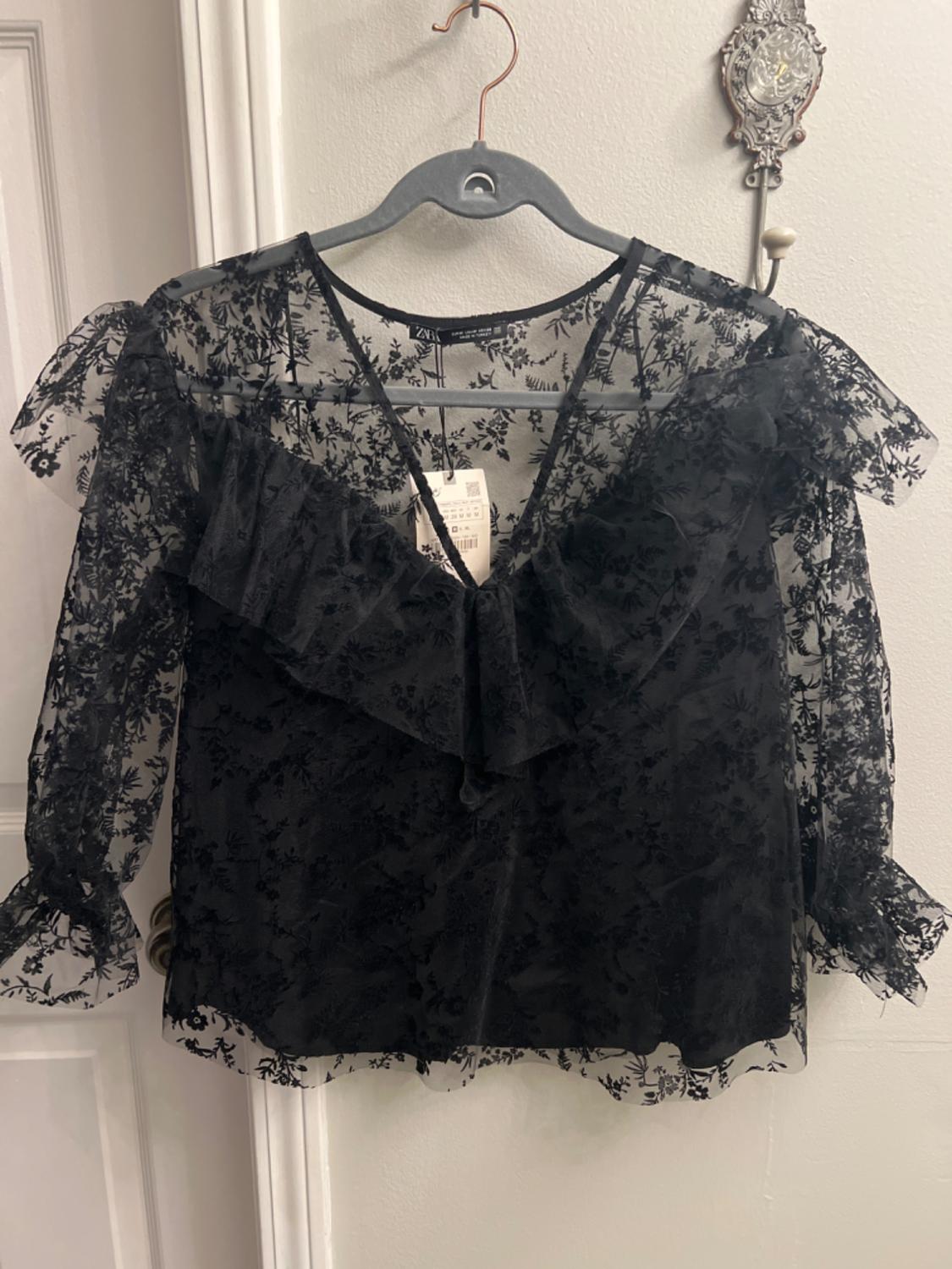 RUFFLED TULLE FLORAL BLOUSE
