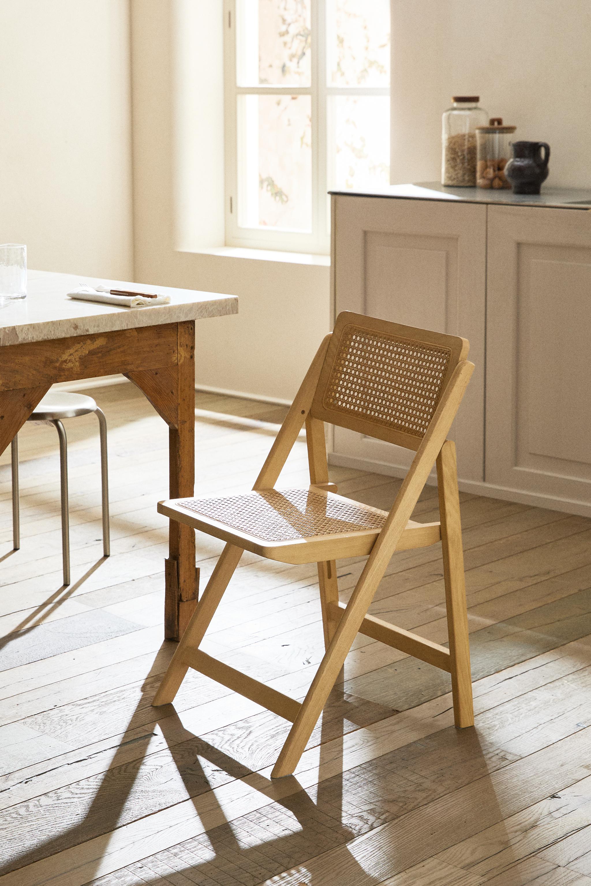 RATTAN AND WOOD FOLDING CHAIR