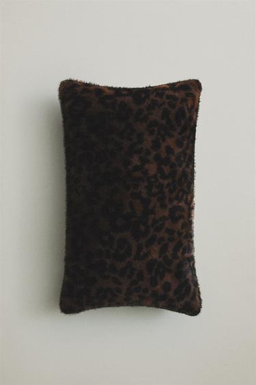 HOUSSE DE COUSSIN IMITATION FOURRURE ANIMAL PRINT - Marron foncé de Zara - Image 4