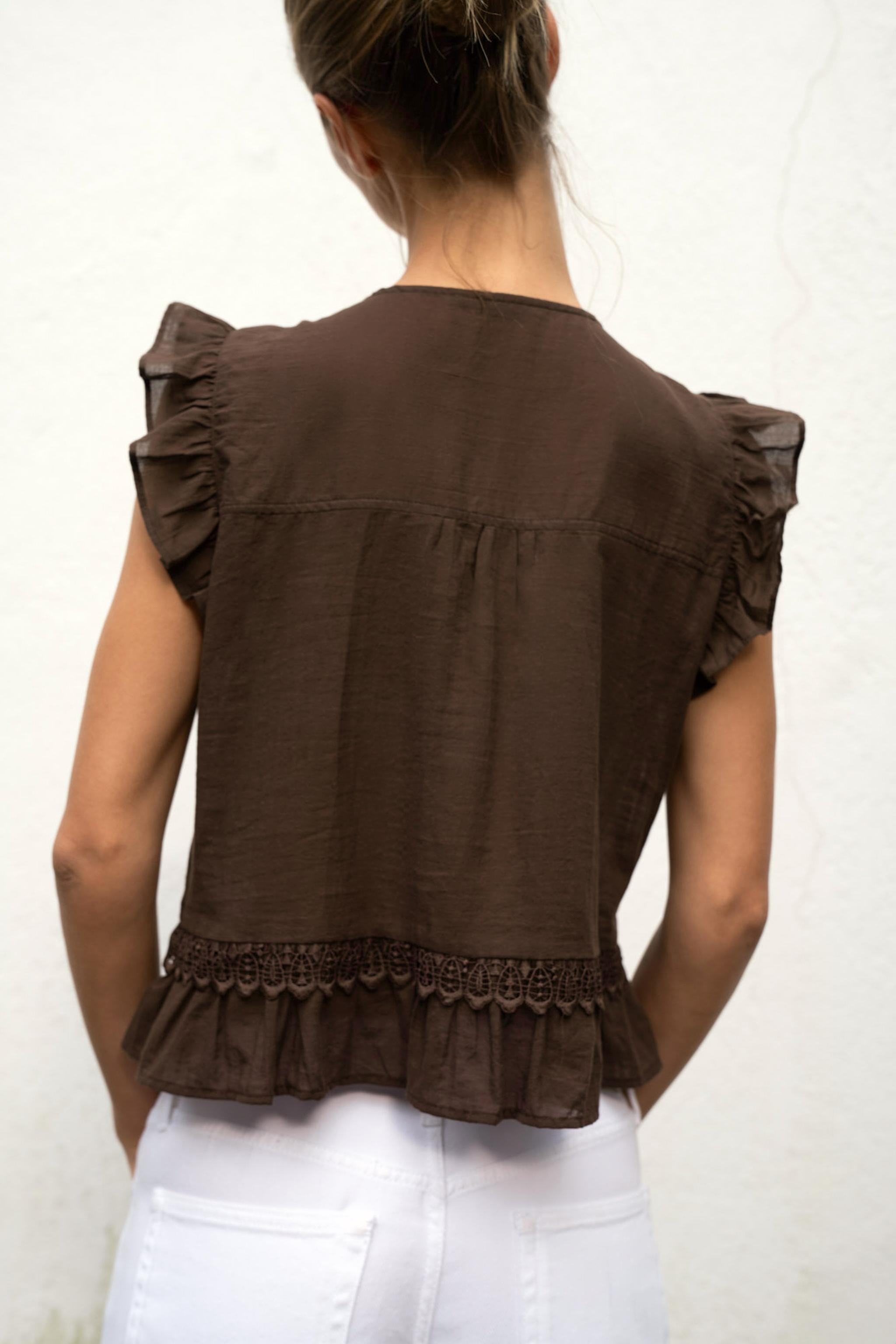 RUFFLED LACE BLOUSE