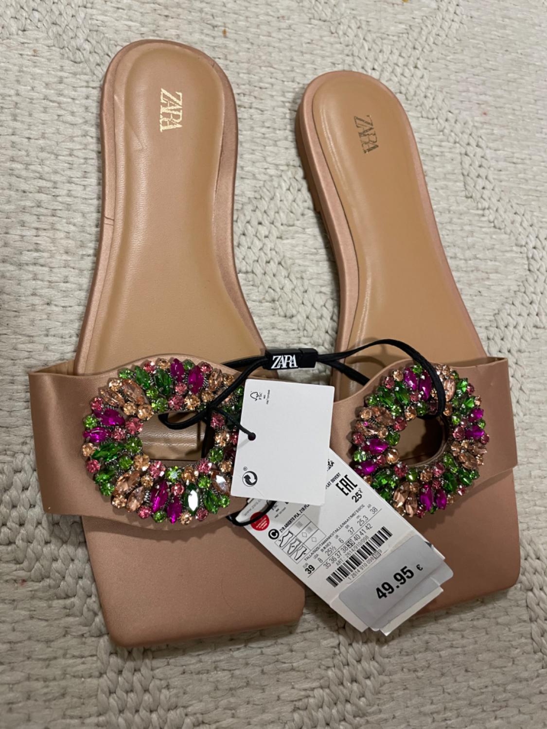 EMBELLISHED FLAT SANDALS