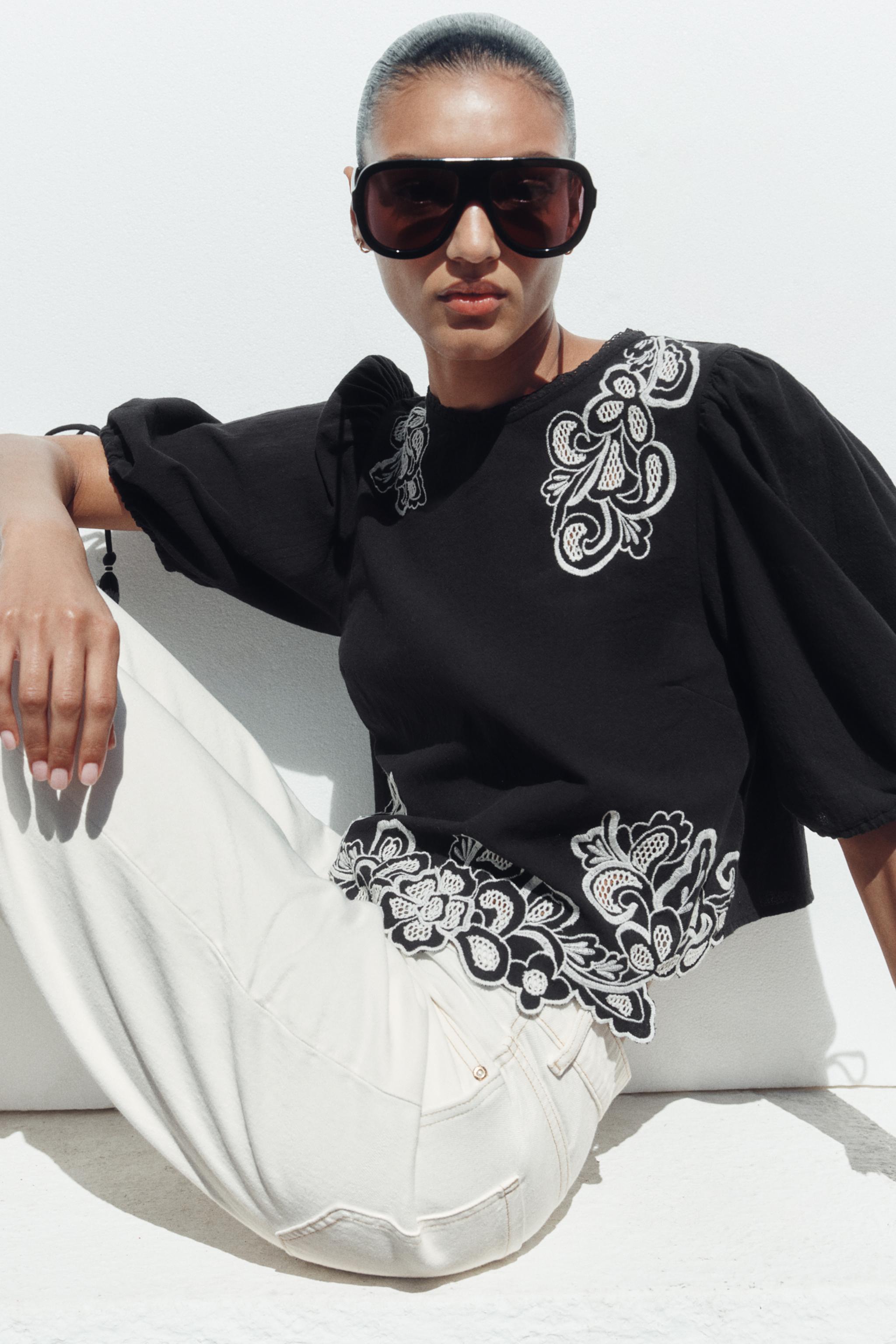 BLOUSE BRODÉE À MANCHES BOUFFANTES