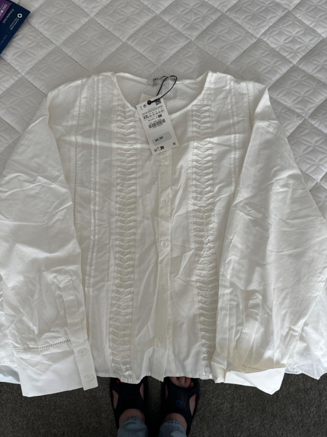 ASYMMETRIC HEM BLOUSE