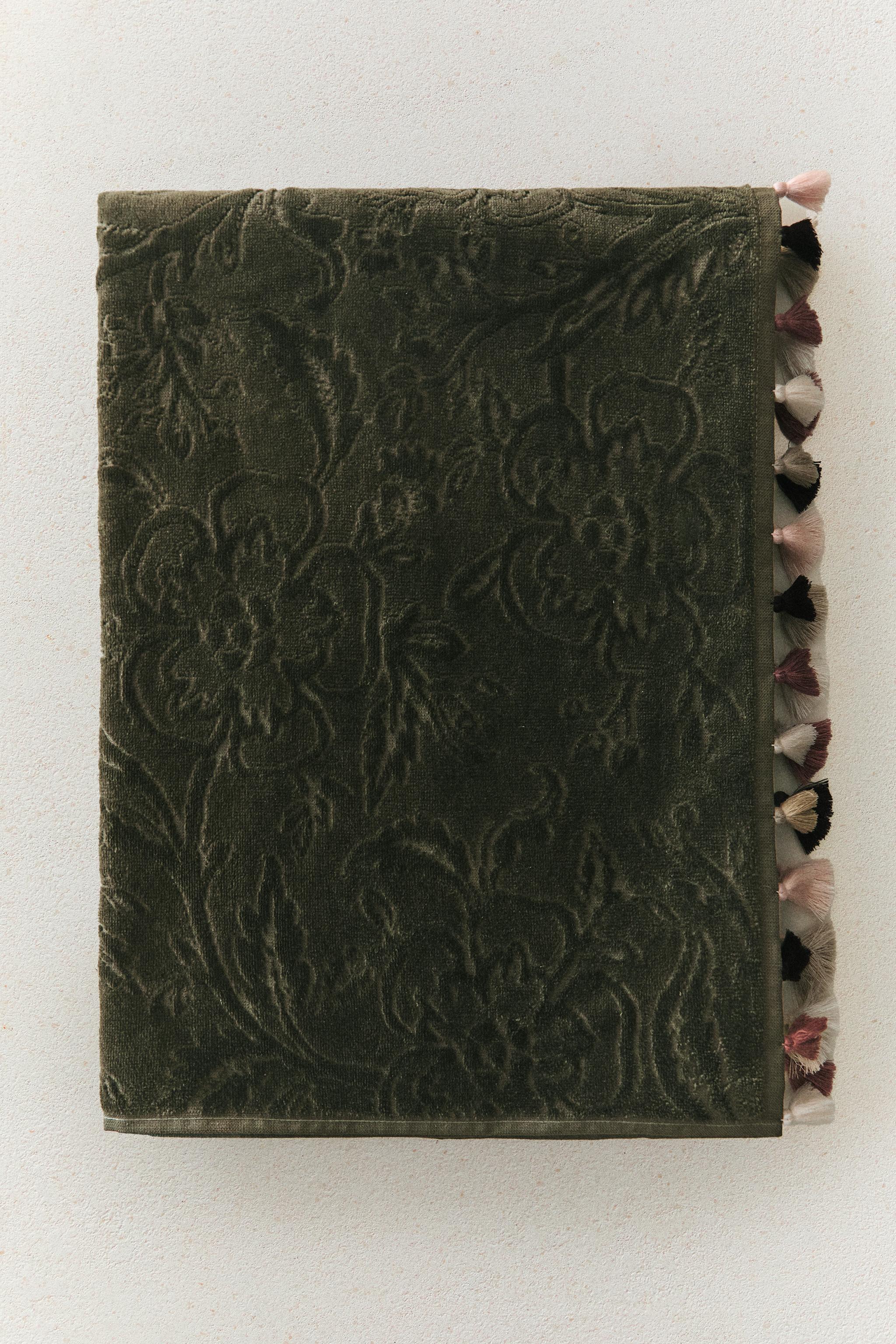 JACQUARD POMPOM BATH TOWEL
