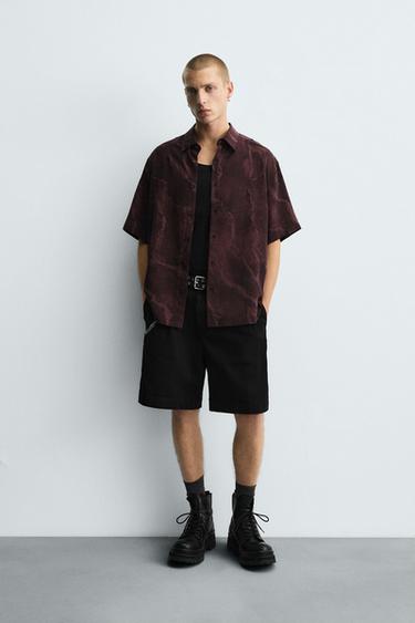 חולצה בגזרה זורמת עם הדפס tie dye - חום־אדמדם של Zara