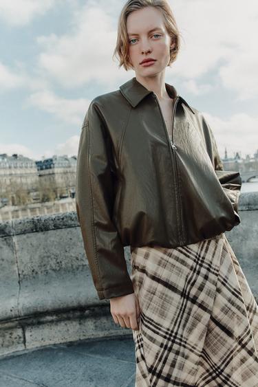 CHAQUETA BOMBER EFECTO PIEL - Khaki de Zara