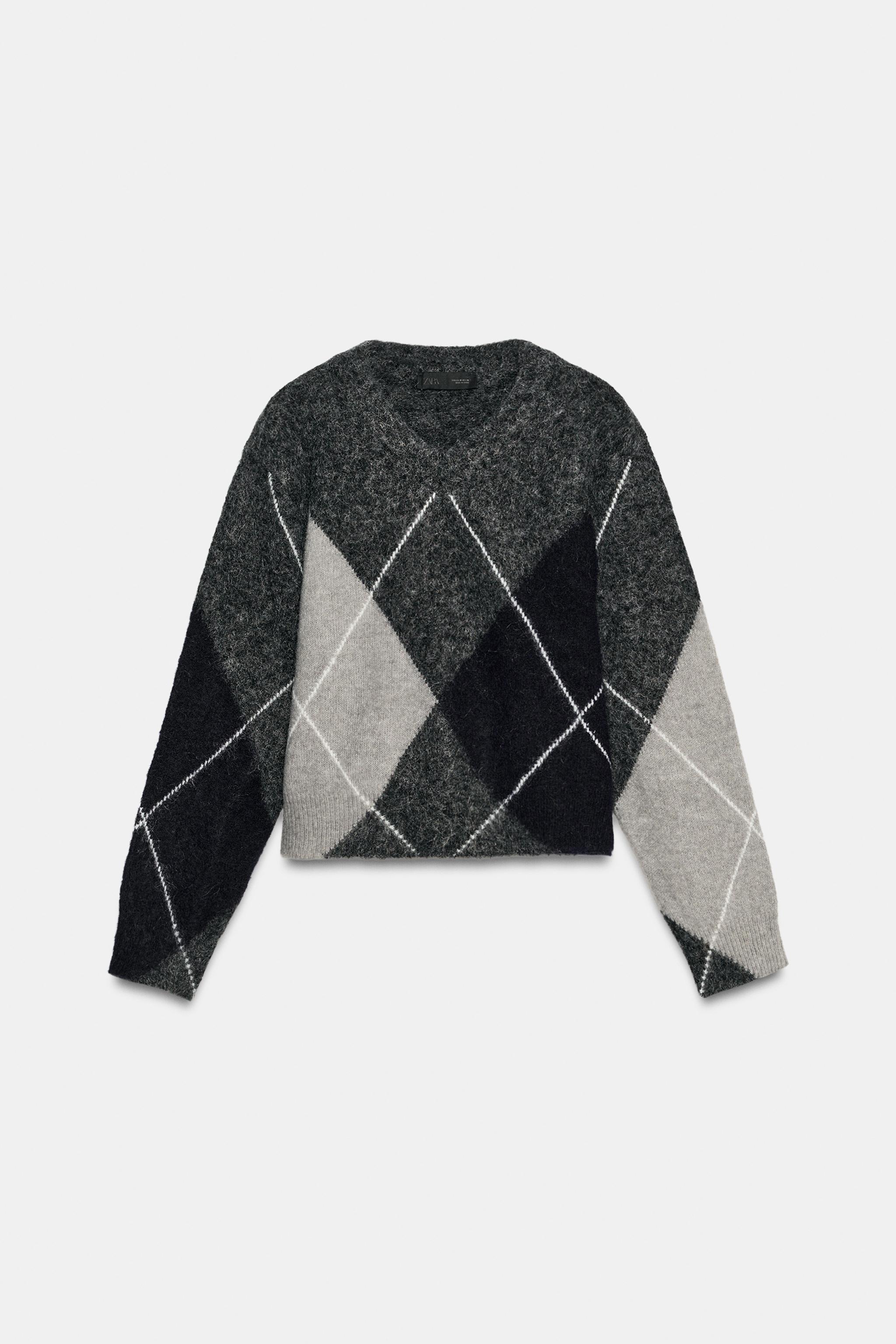 BRUSHED EFFECT ARGYLE SWEATER