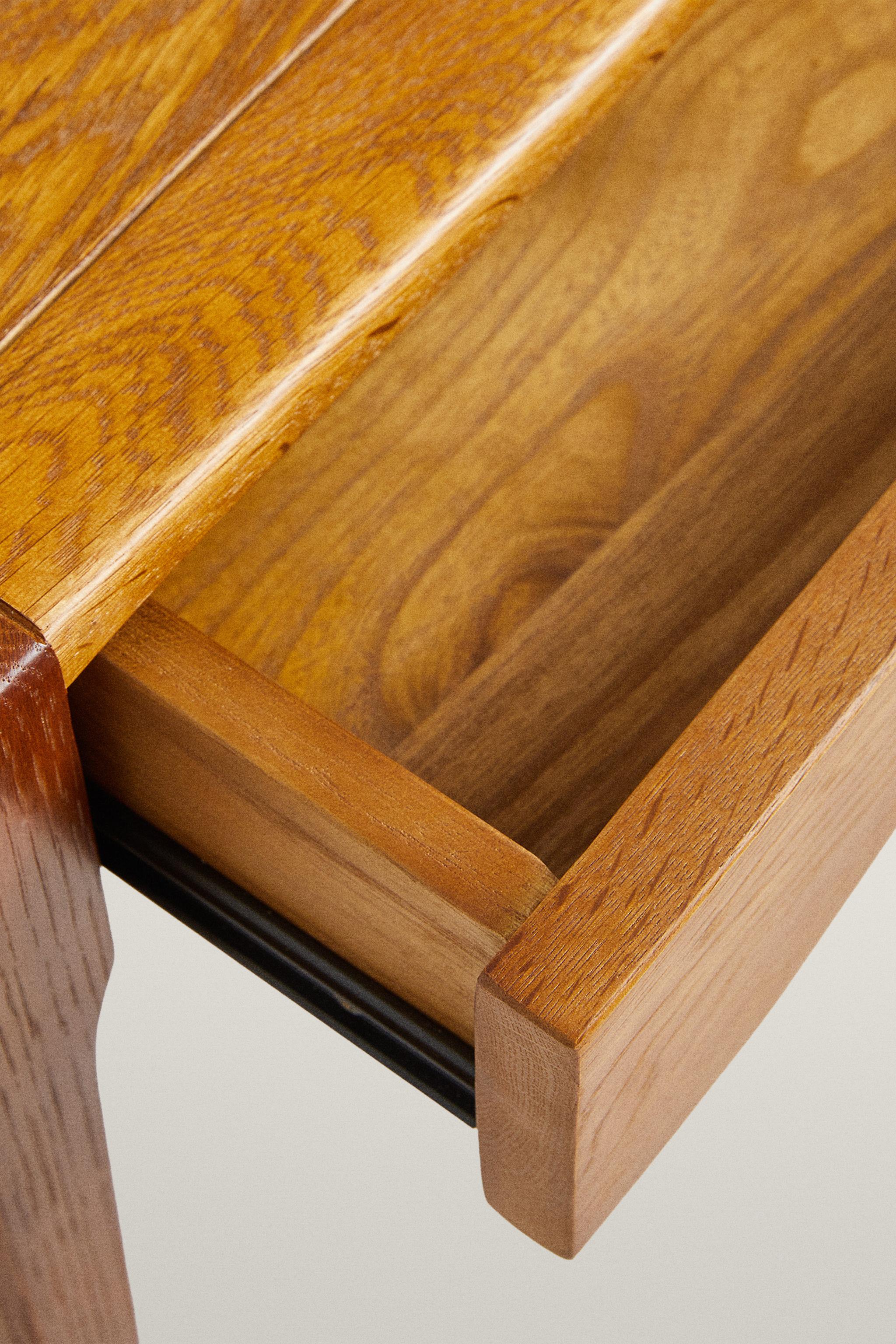 OAK BEDSIDE TABLE WITH DRAWER