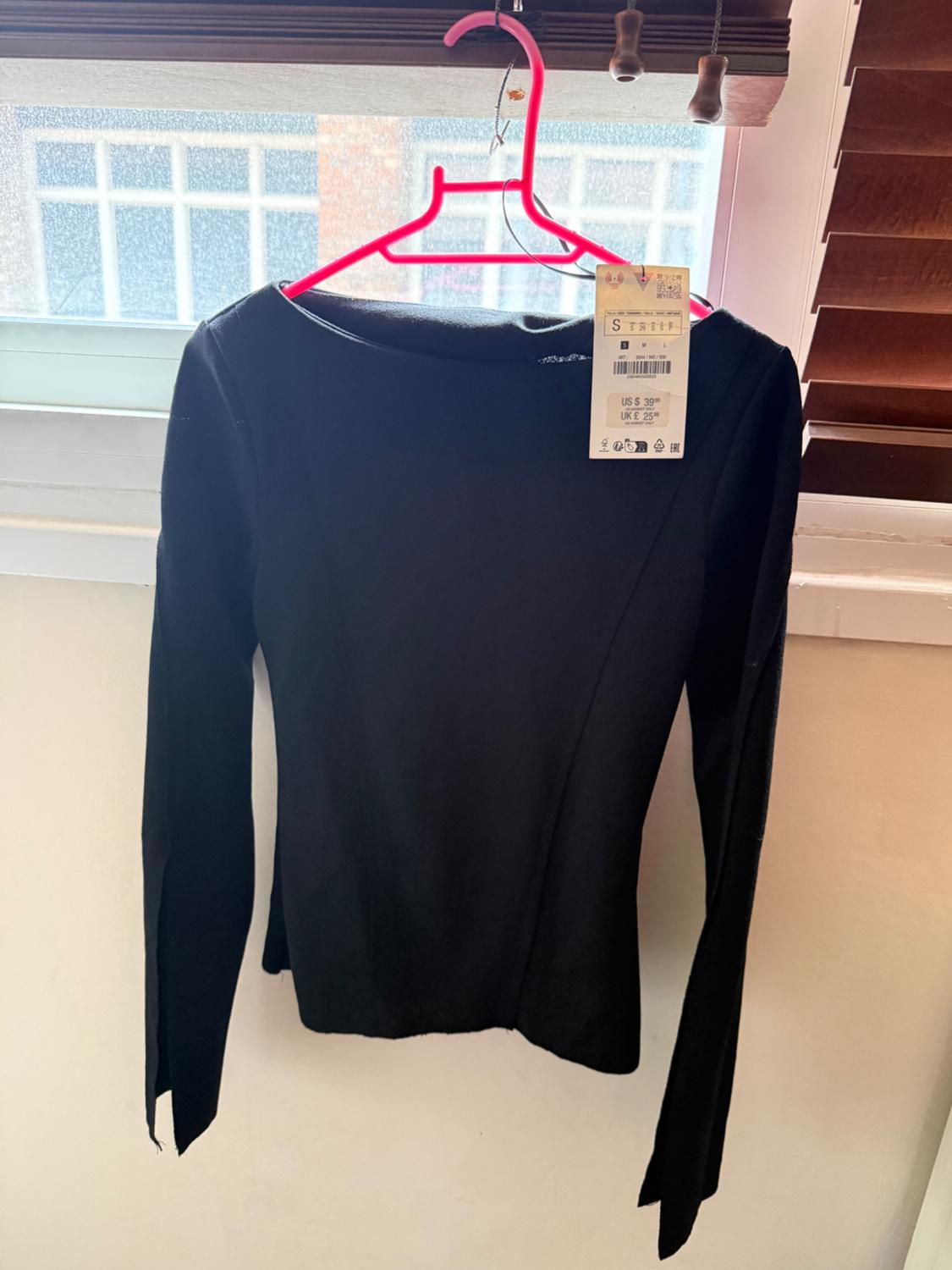 SLIT SLEEVE TOP - Image 2