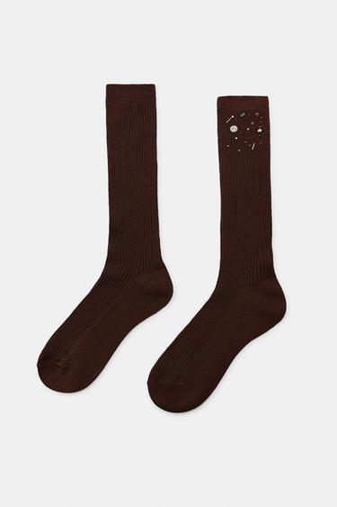 MEIAS COM LÃ, JOIAS E MISSANGAS - Castanho da Zara