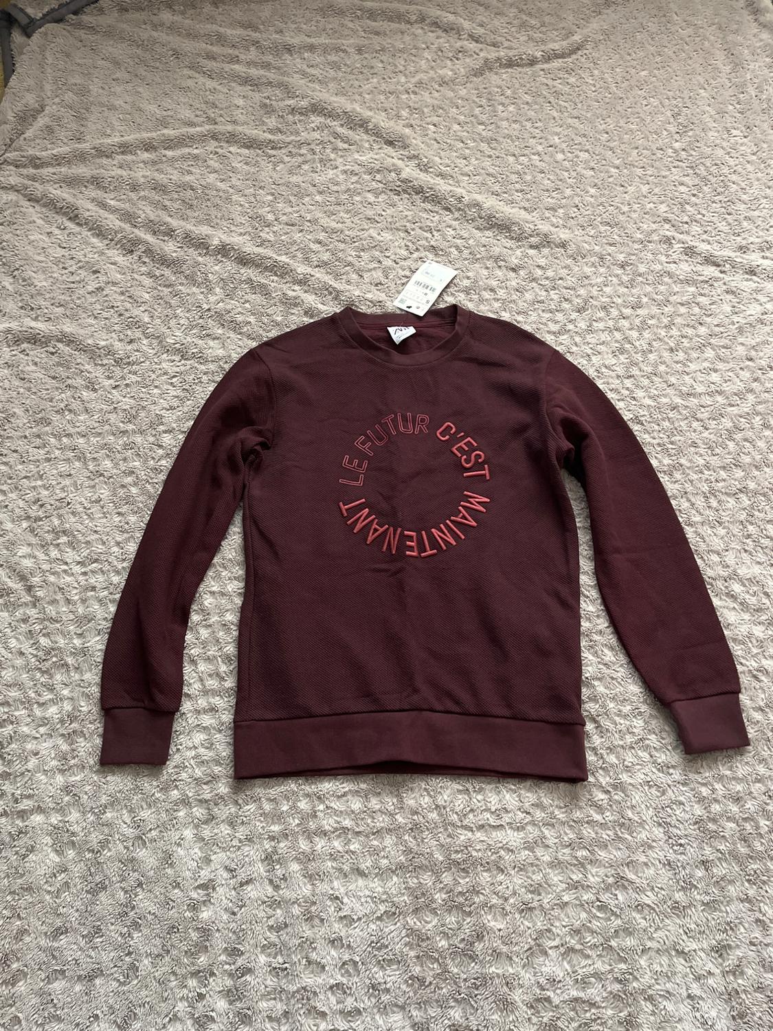 EMBROIDERED SWEATSHIRT