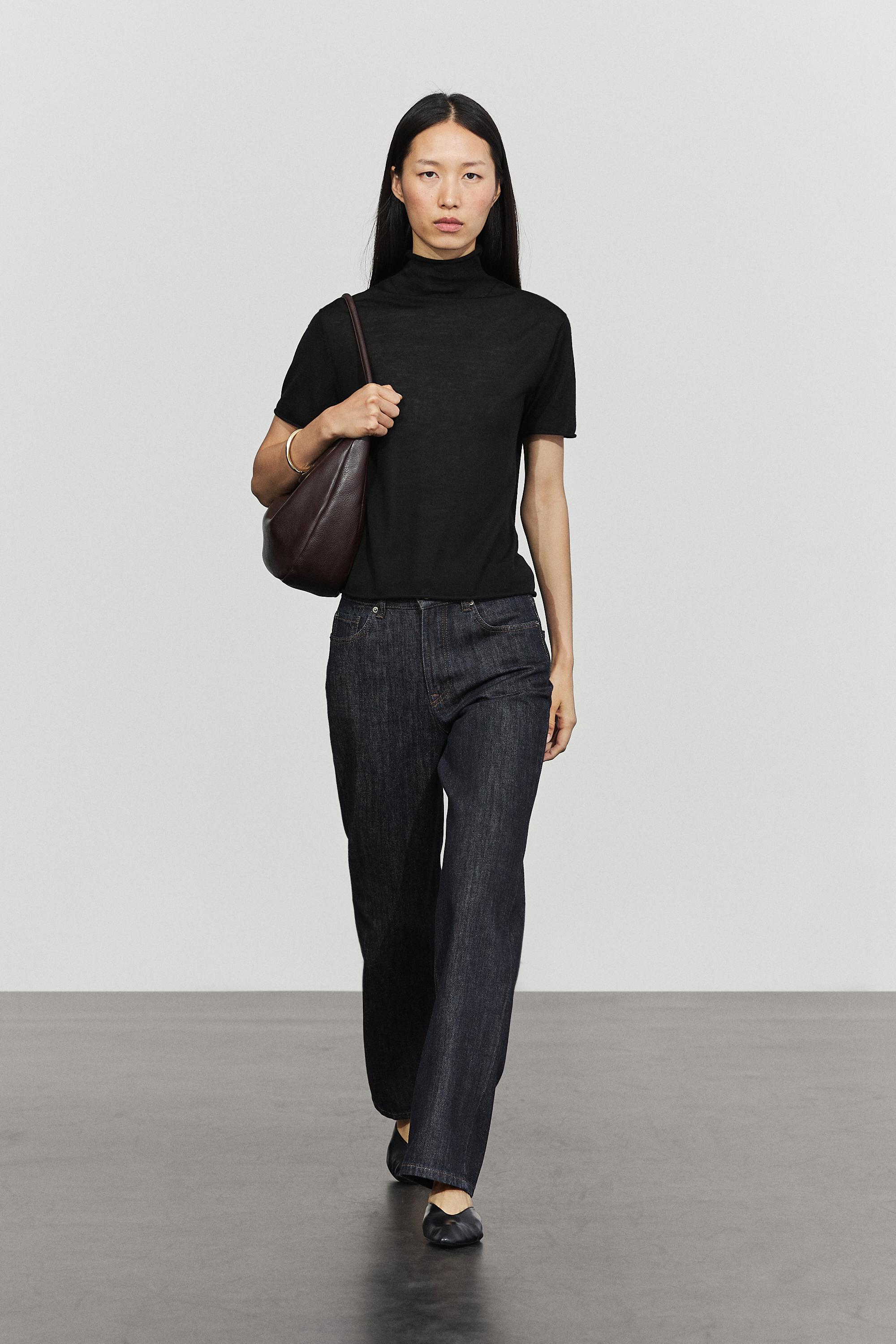 Short sleeve turtleneck knit sweater — Black