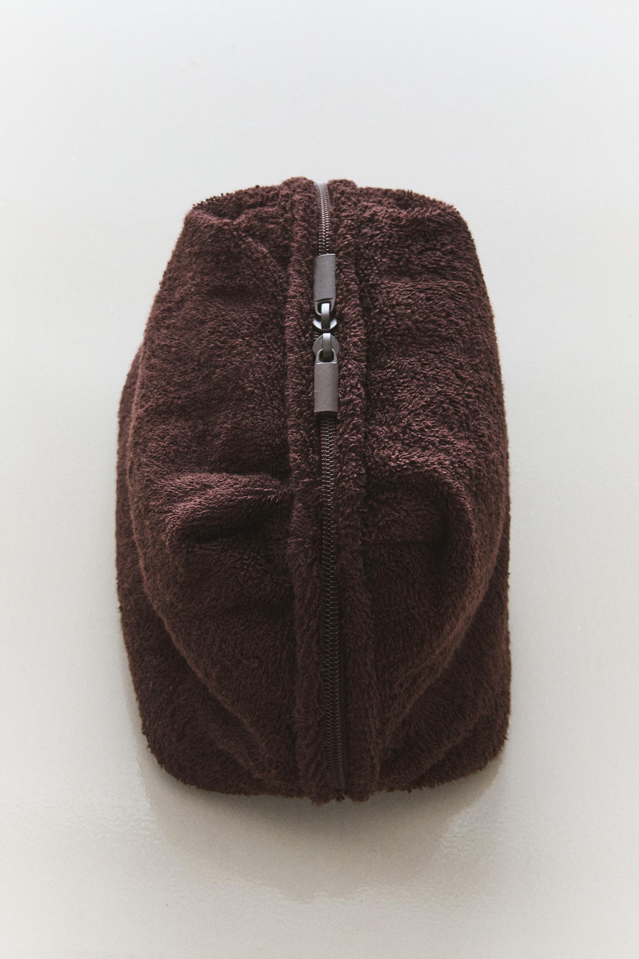 MEDIUM TOWEL MAKEUP BAG
