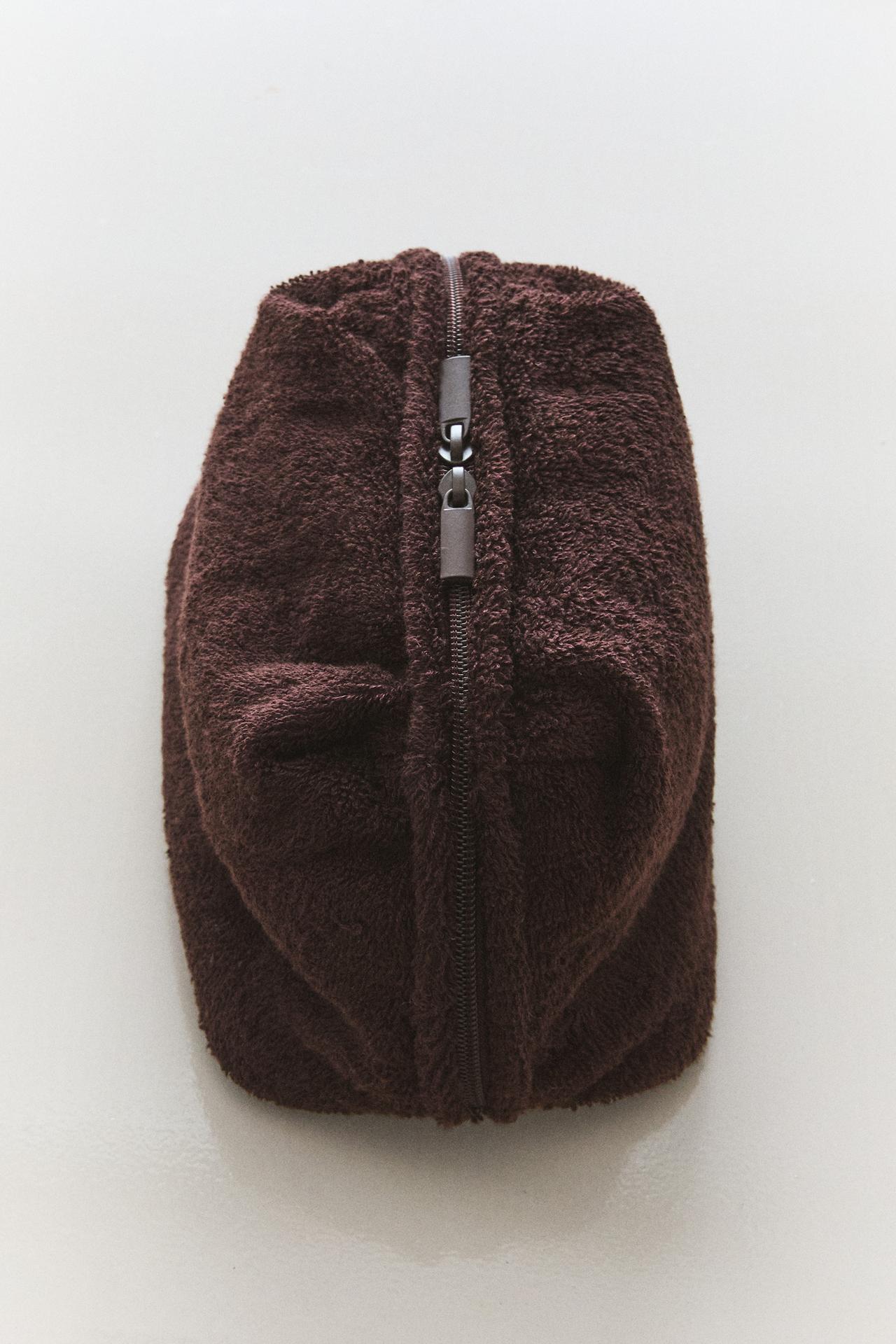 MEDIUM TOWEL MAKEUP BAG — Burgundy Red