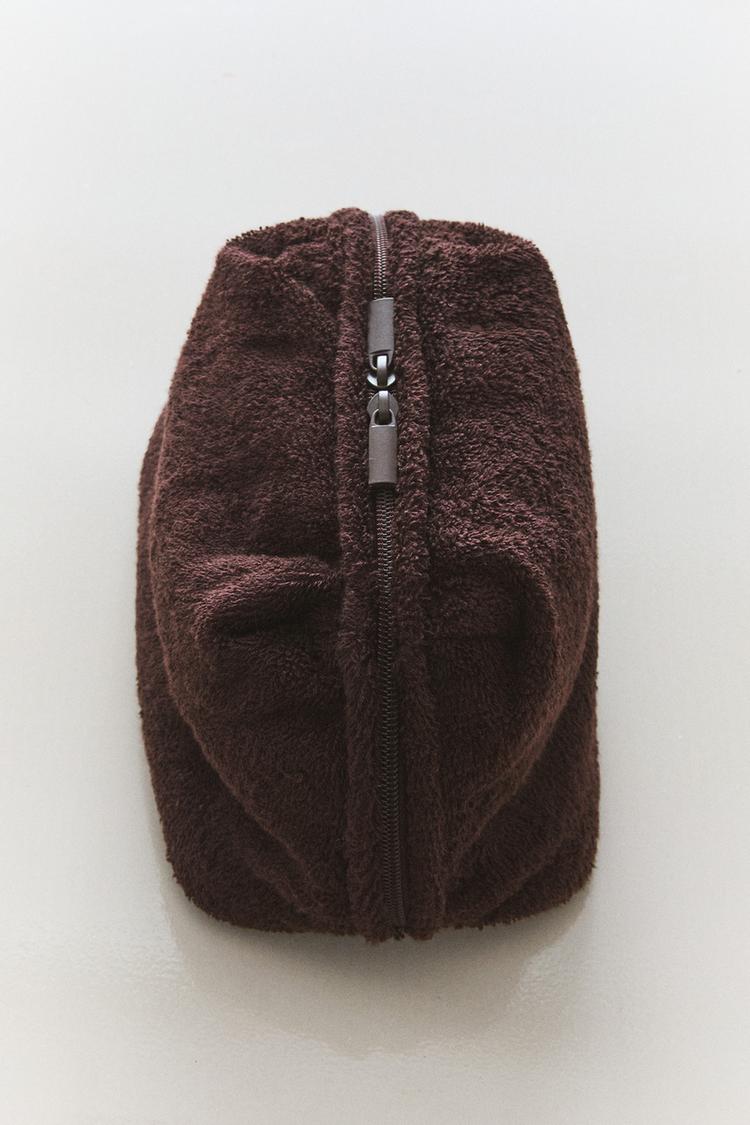 MEDIUM TOWEL MAKEUP BAG — Burgundy Red