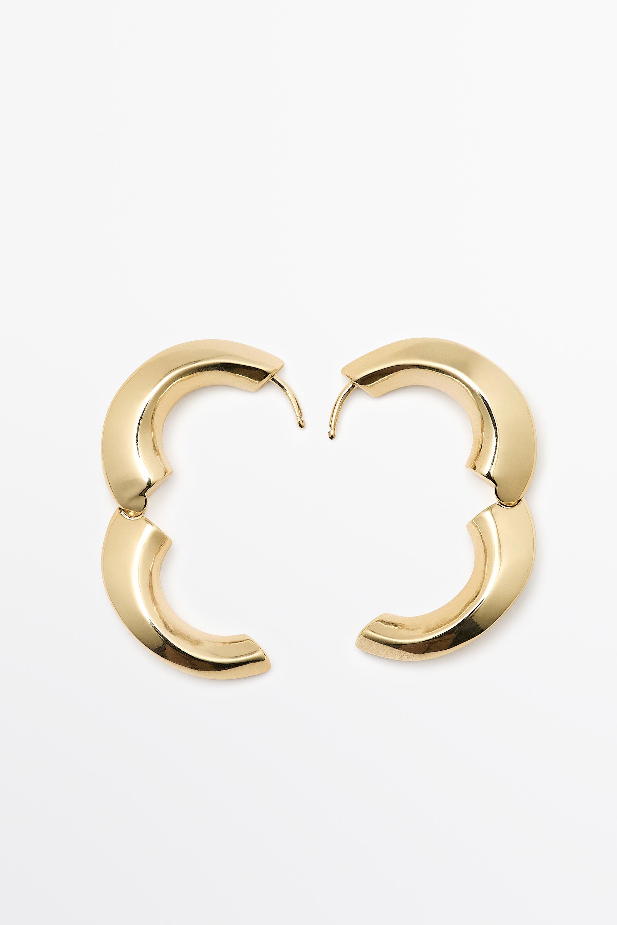 Voluminous hoop earrings — Golden