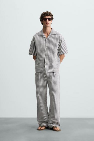 CAMISA RELAXED FIT SEERSUCKER - Cru / Azul-marinho da Zara - Imagem 0