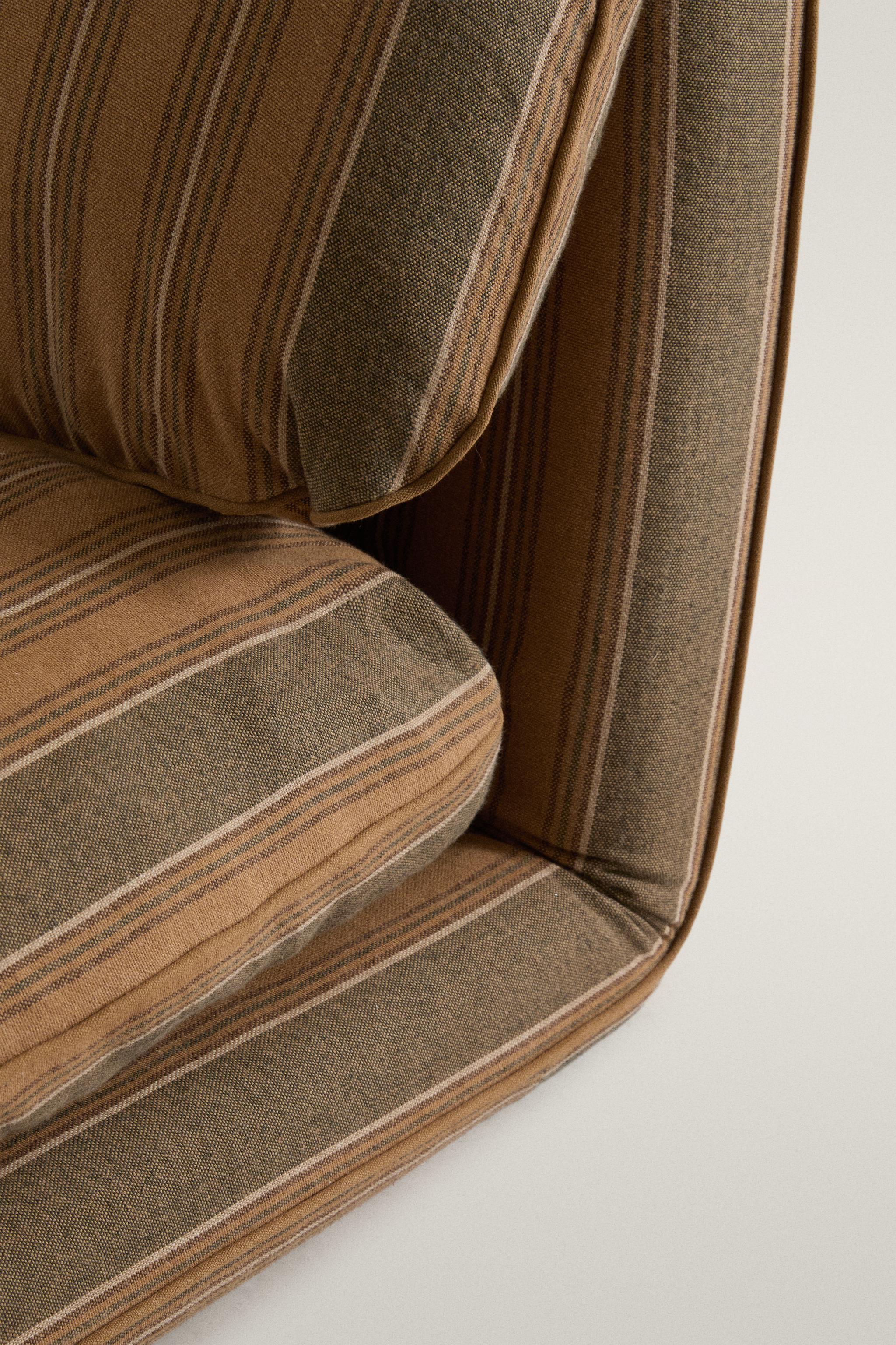 STRIPED FOLDABLE LOUNGE CHAIR