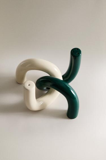 STONEWARE SALT AND PEPPER SHAKER SET WITH FIGURE DESIGN (SET OF 2) X COLLAGERIE - Green / Ecru by Zara - Image 1