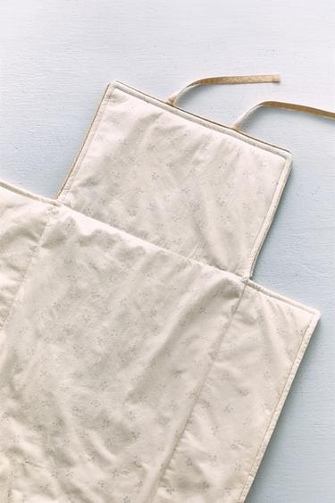 TROCADOR DE BEBÊ FLOR - Manteiga da Zara