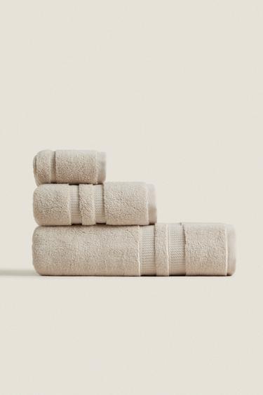 EXTRA WEICHES HANDTUCH MIT DOPPELTER BORTE - Hellbeige von Zara