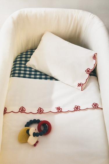 COT PILLOWCASE AND FLAT SHEET SET WITH EMBROIDERED FLOWERS - Reddish by Zara