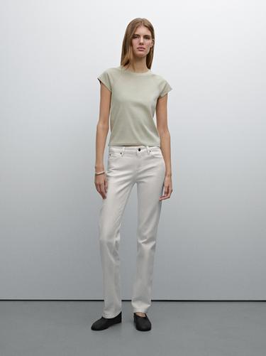 Jeans straight fit tiro bajo - Blanco roto de Zara