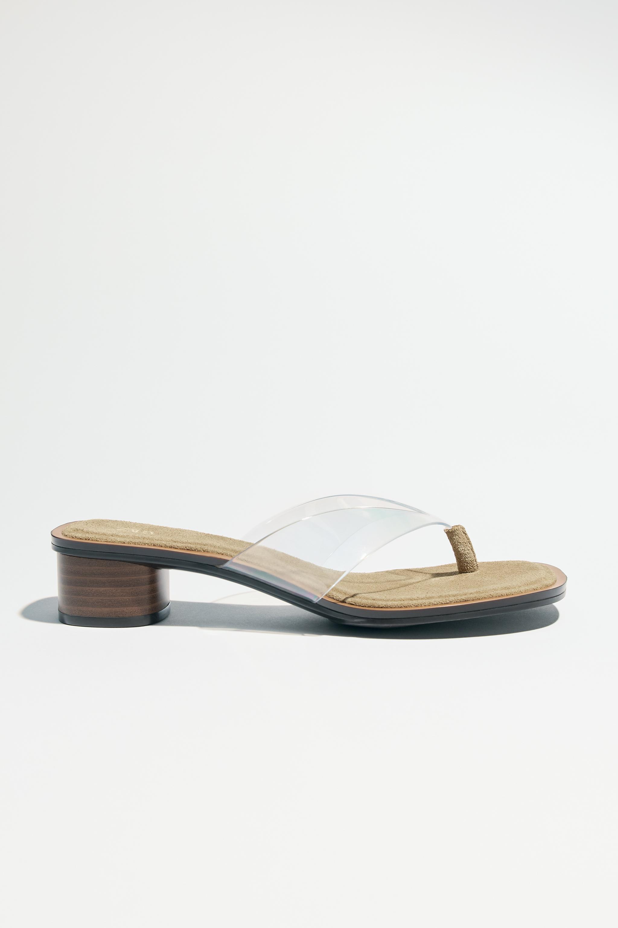 New zara BLOCK HEEL LEATHER SANDALS?Size 7.5 US ,color White