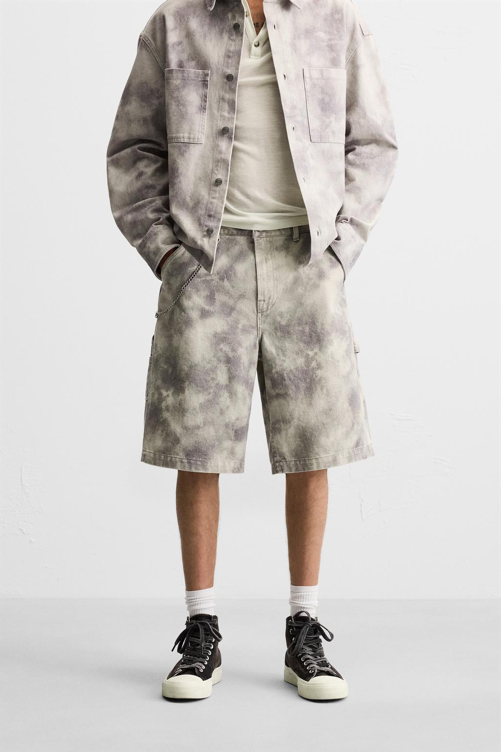 BERMUDASHORTS MED ABSTRAKT PRINT OG LOMME