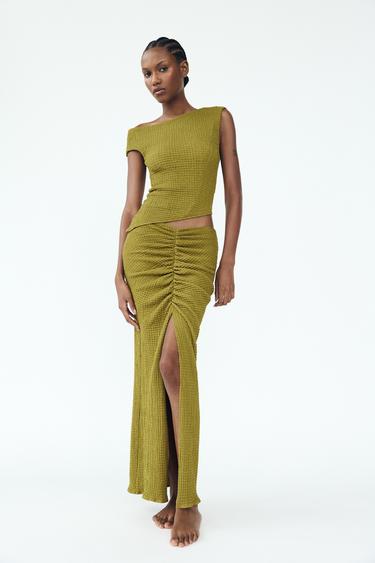 JUPE À TEXTURE AVEC PLIS - Vert olive de Zara
