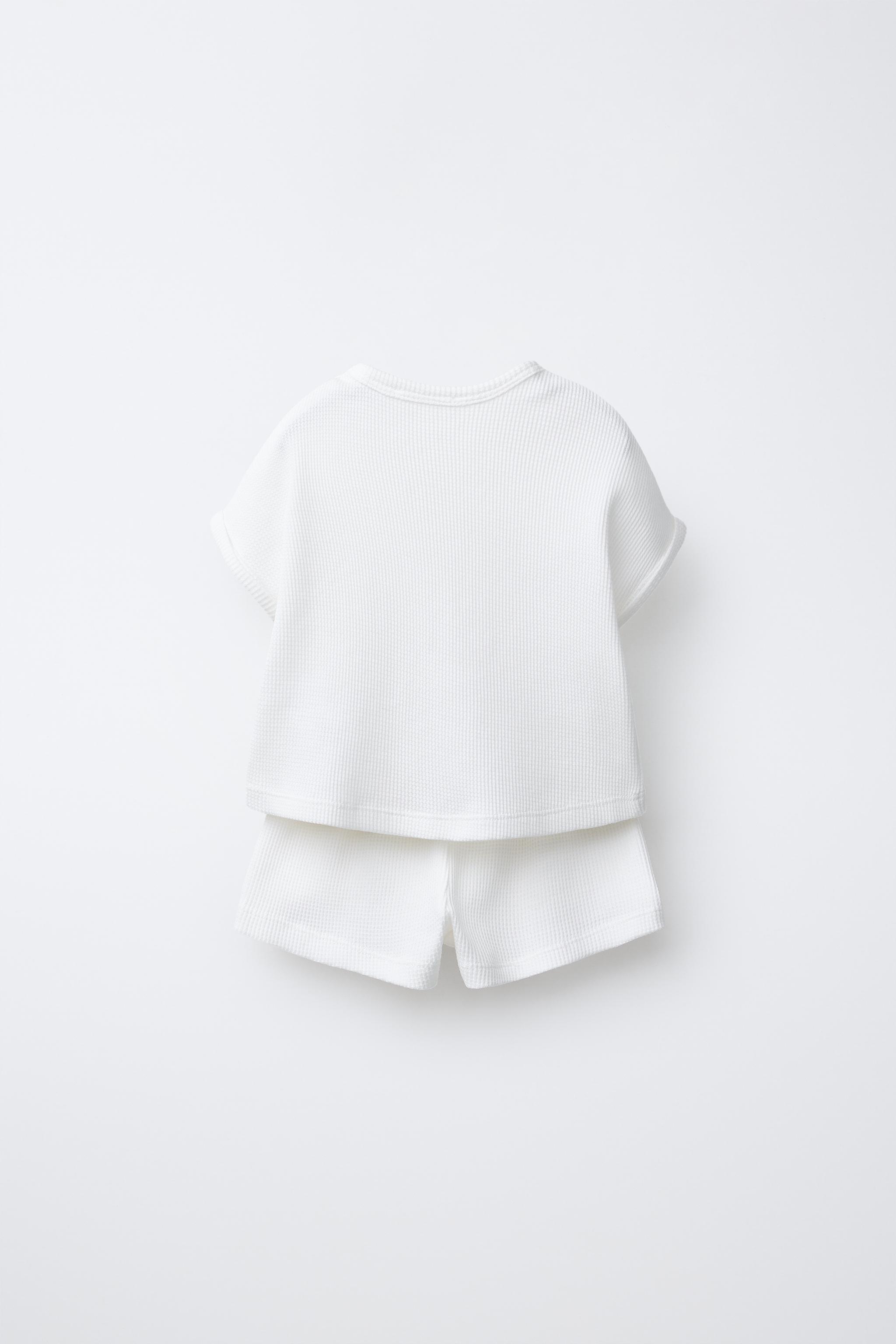 PLAIN WAFFLE T-SHIRT AND BERMUDA SET — Oyster-white