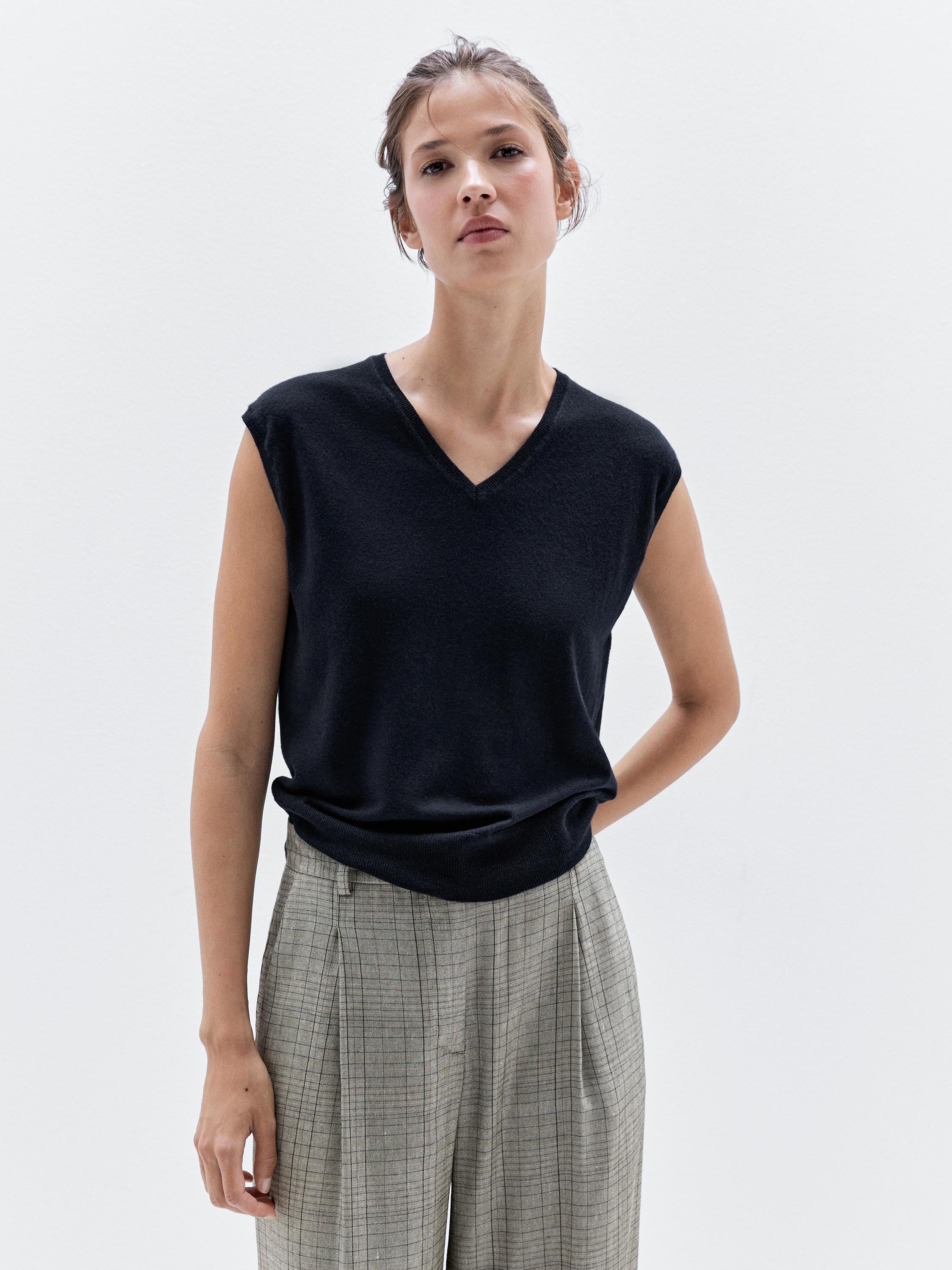 Veste sans manches courte laine à col en V