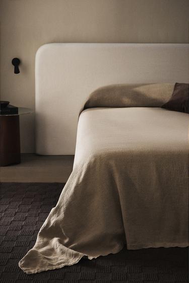 PLAIN WASHED LINEN BEDSPREAD - Light beige by Zara