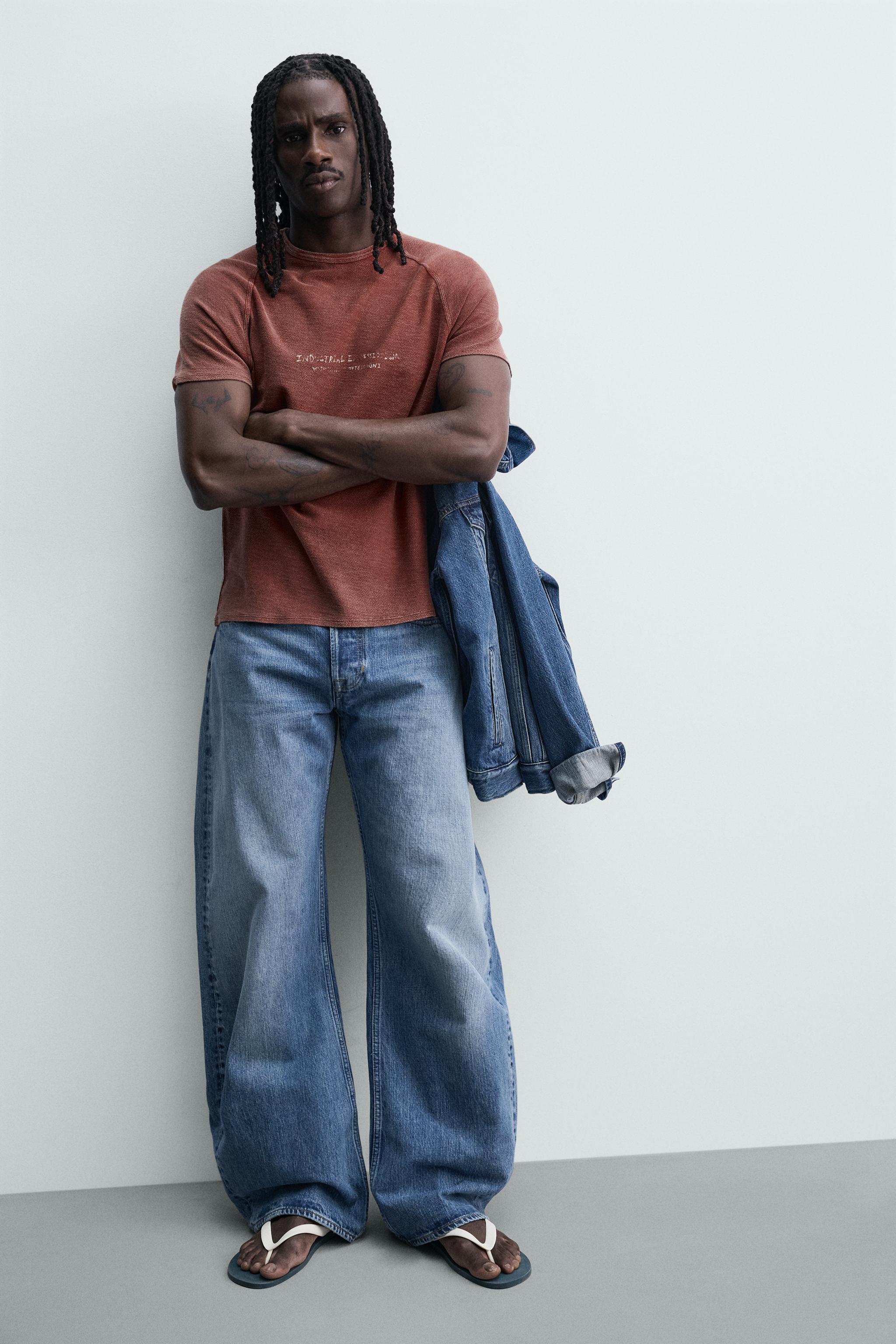 T-SHIRT EN MAILLE À IMPRIMÉS DÉLAVÉS