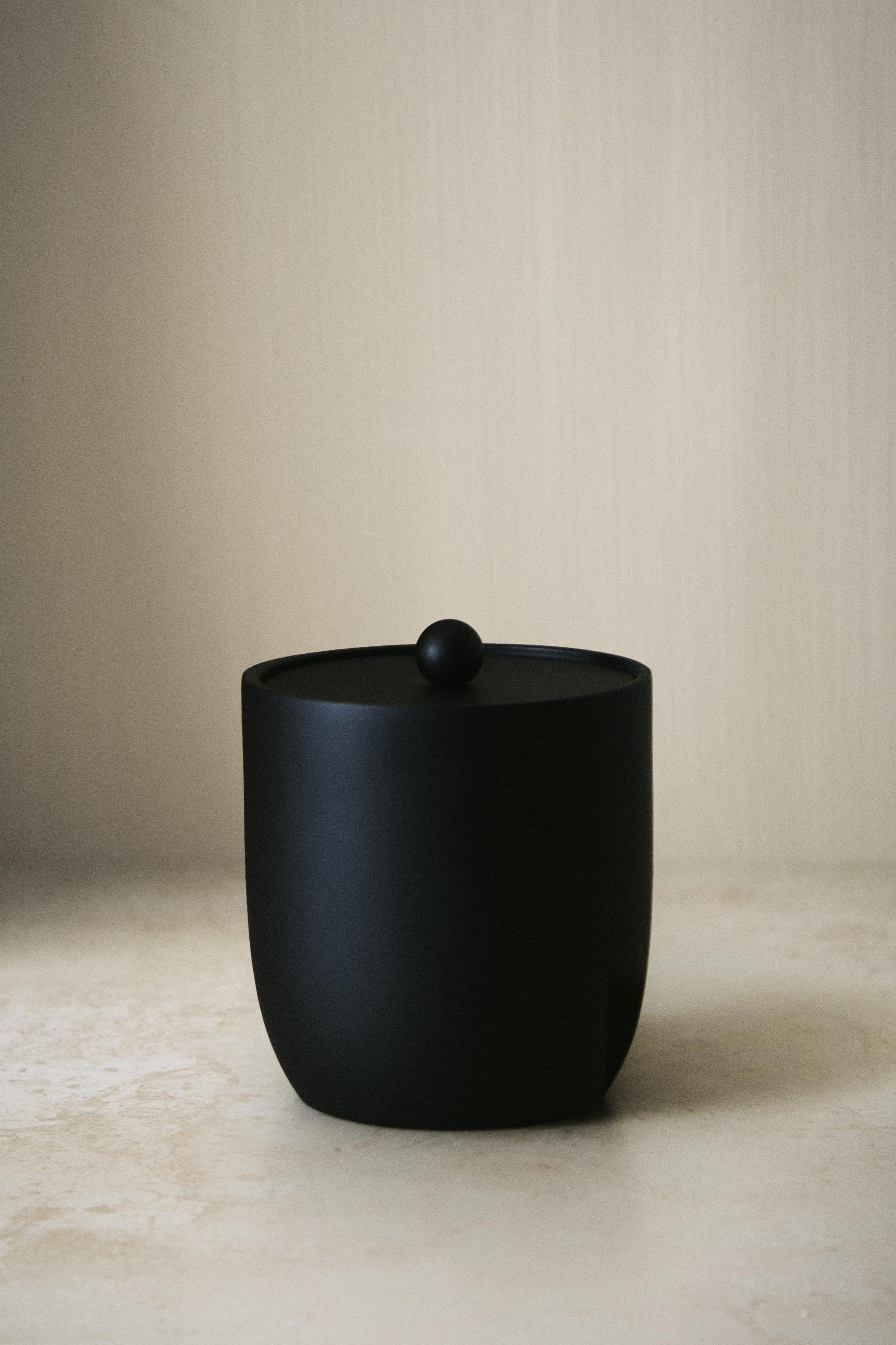 BLACK RESIN BATHROOM ORGANIZER JAR