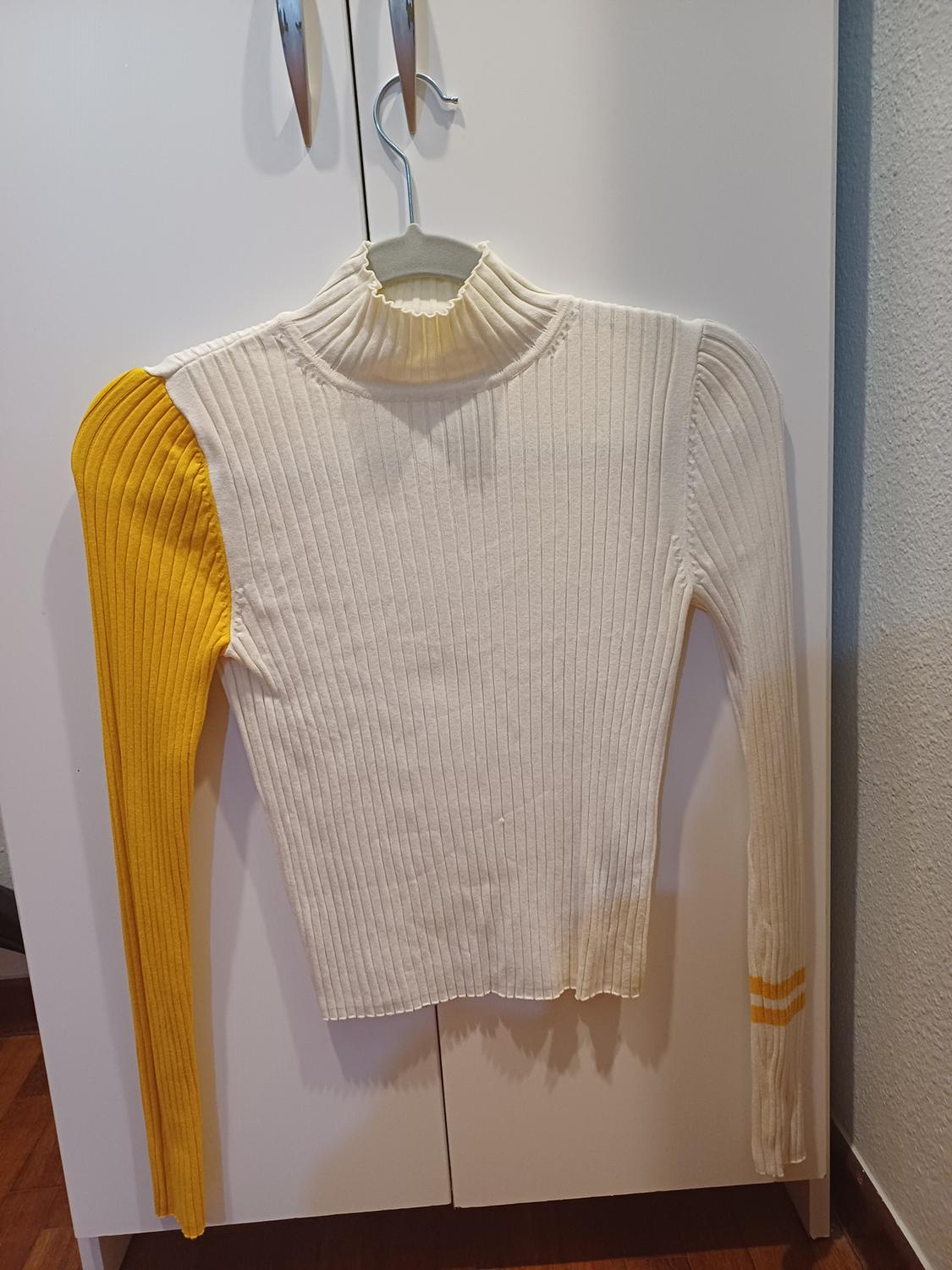 RIBBED COLOUR BLOCK SWEATER