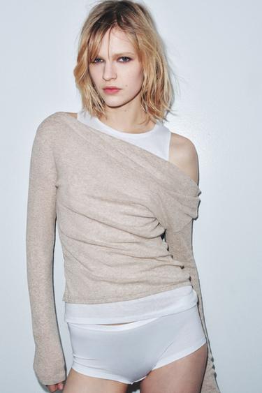 CAMISETA ASIMÉTRICA EFECTO DOBLE - Arena / Vigoré de Zara