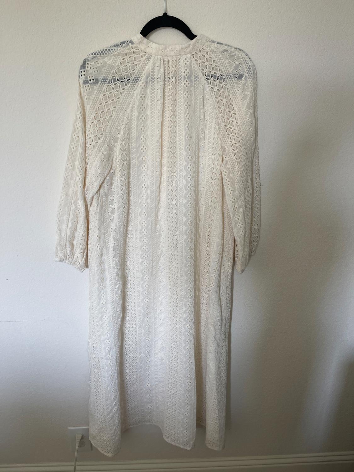 VESTIDO MIDI BORDADOS PERFORADOS - Image 3