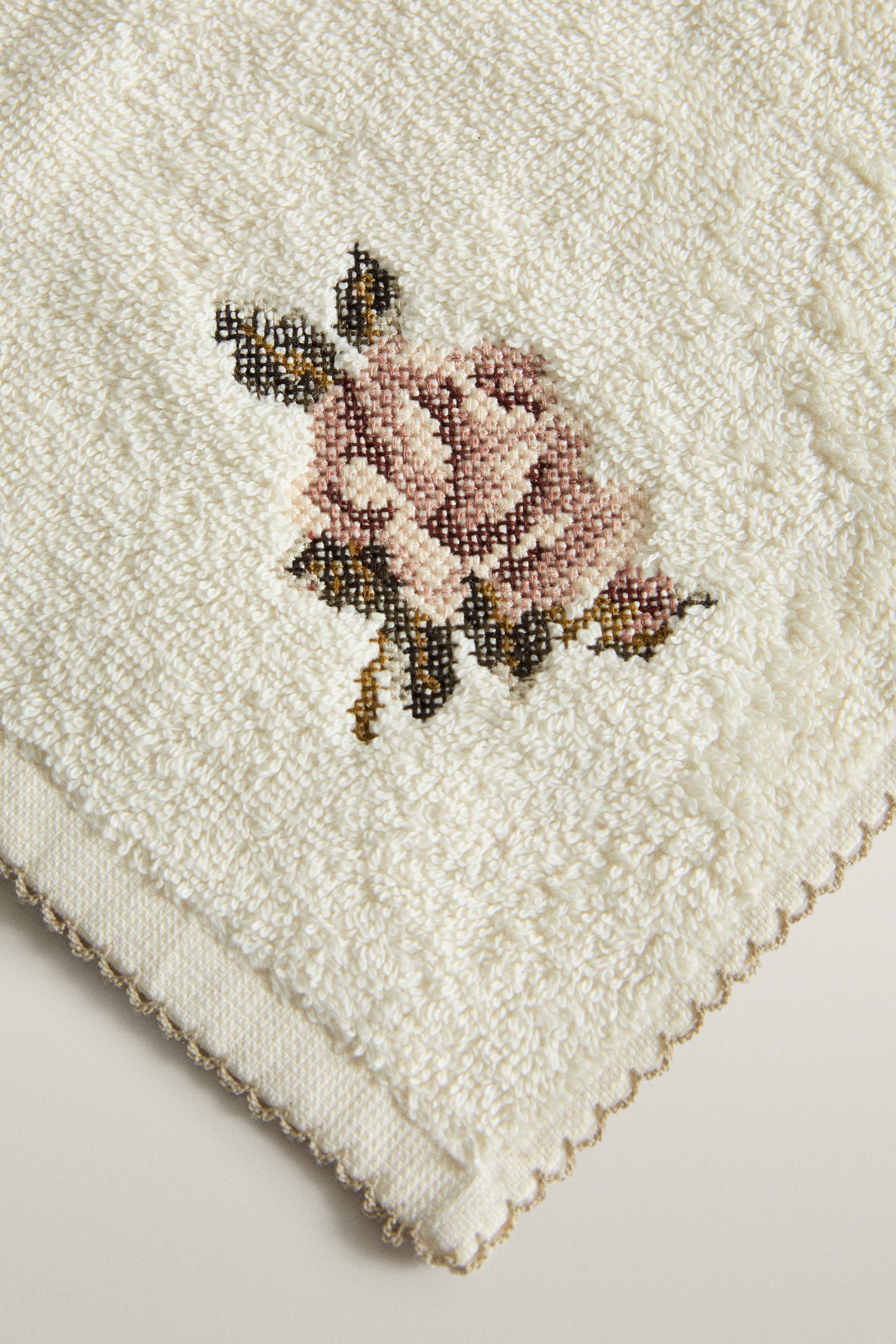 SERVIETTE DE BAIN COTON FLEUR BRODÉE (500 G/M²)
