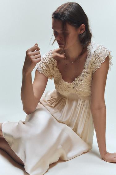 ΦΟΡΕΜΑ ΣΑΤΙΝΕ ΣΕ ΣΤΥΛ LINGERIE ΜΕ ΔΑΝΤΕΛΑ - Σπασμένο λευκό του Zara