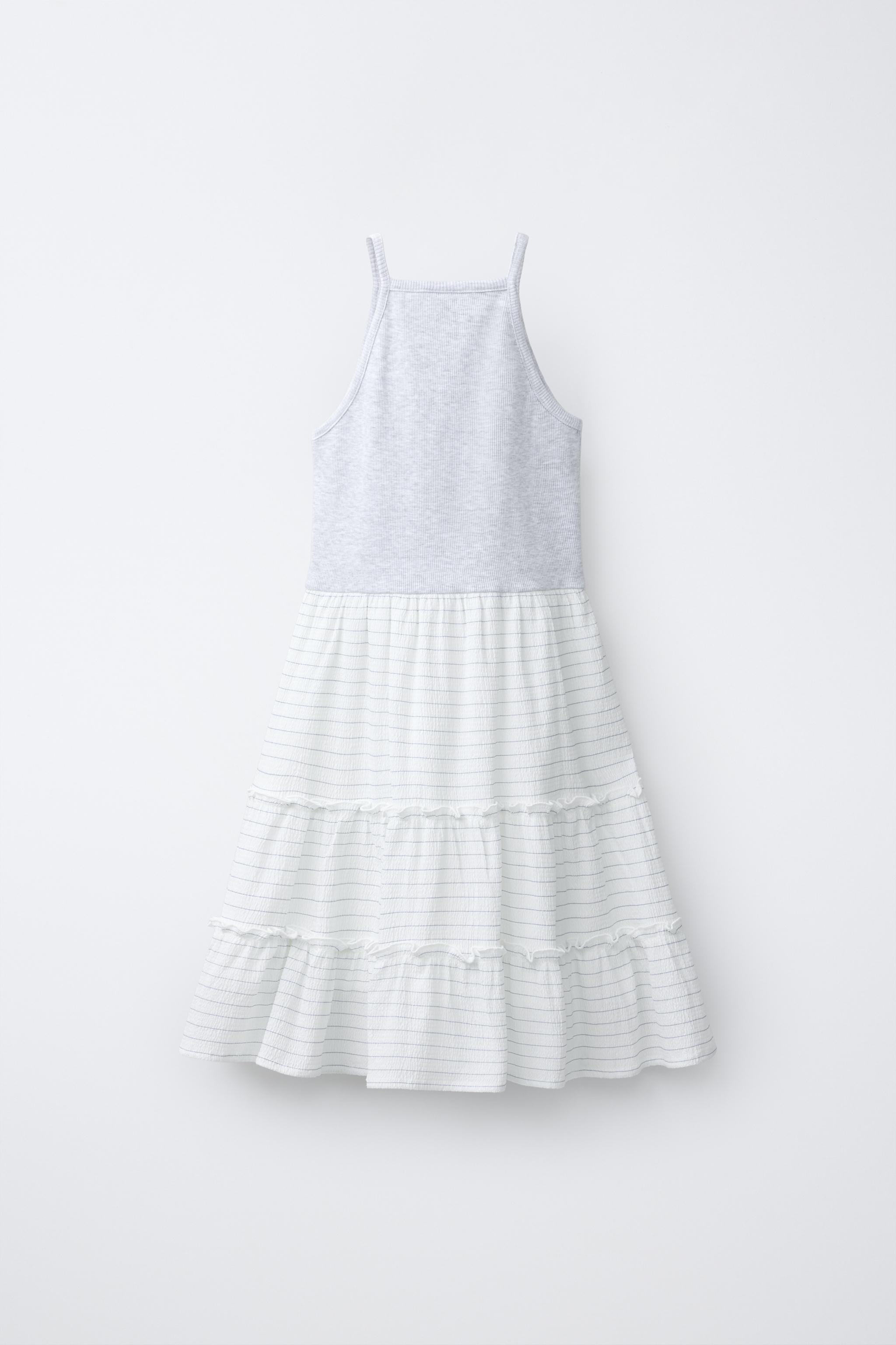 ROBE CÔTELÉE À VOLANTS