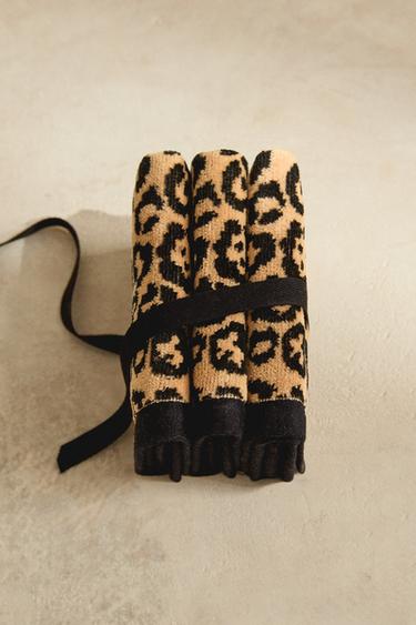 PACK OF LEOPARD PRINT VELOUR HAND TOWELS (PACK OF 3) - Leopard by Zara - Image 5