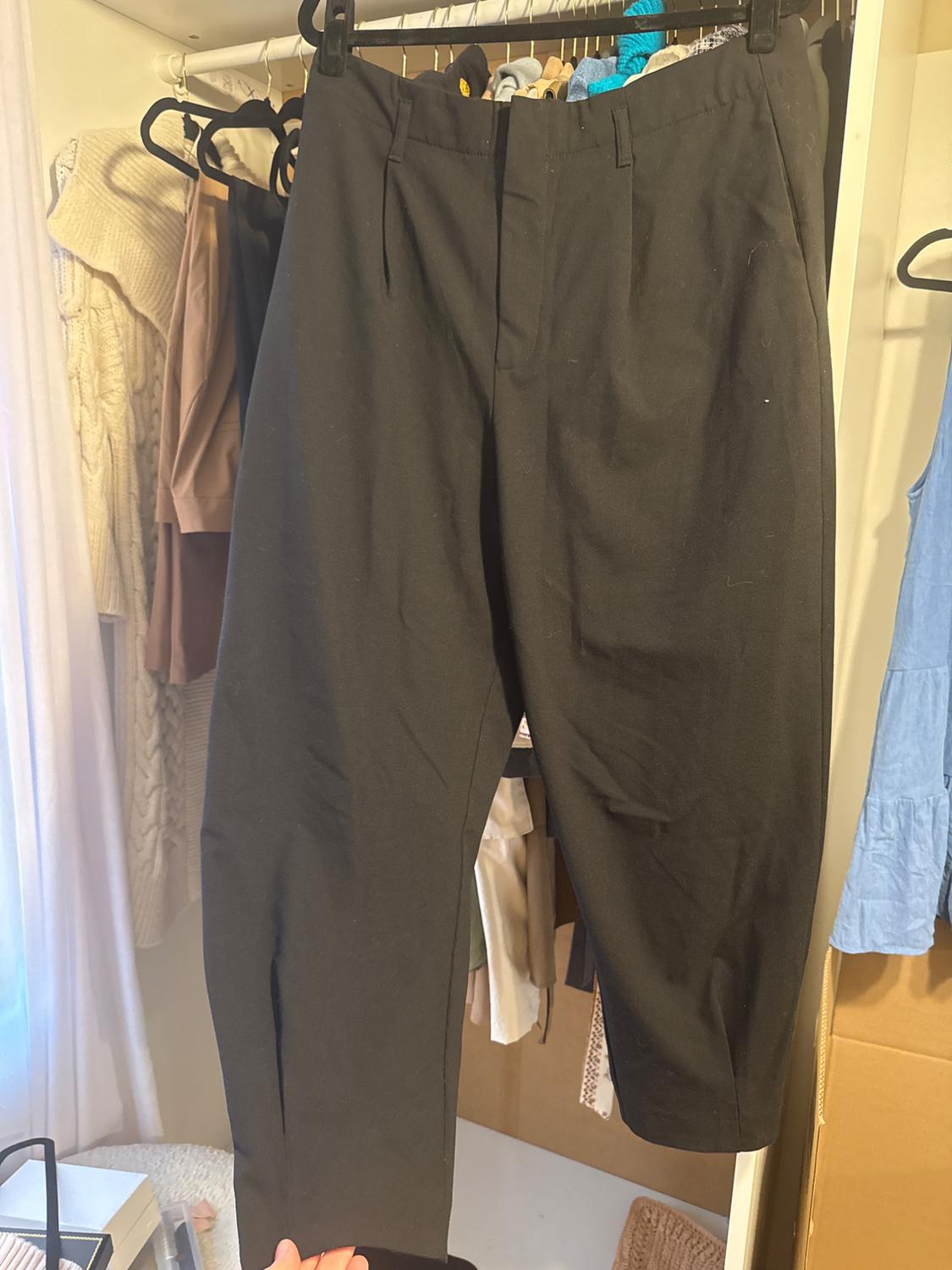 BLACK PANTS WITH PLEATED CUFF ON THE BOTTOM - Image 3