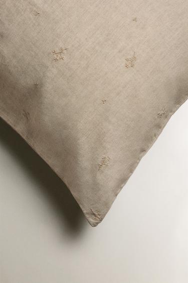 CHILDREN’S LINEN PILLOWCASE WITH FLORAL EMBROIDERY - Light beige by Zara - Image 3